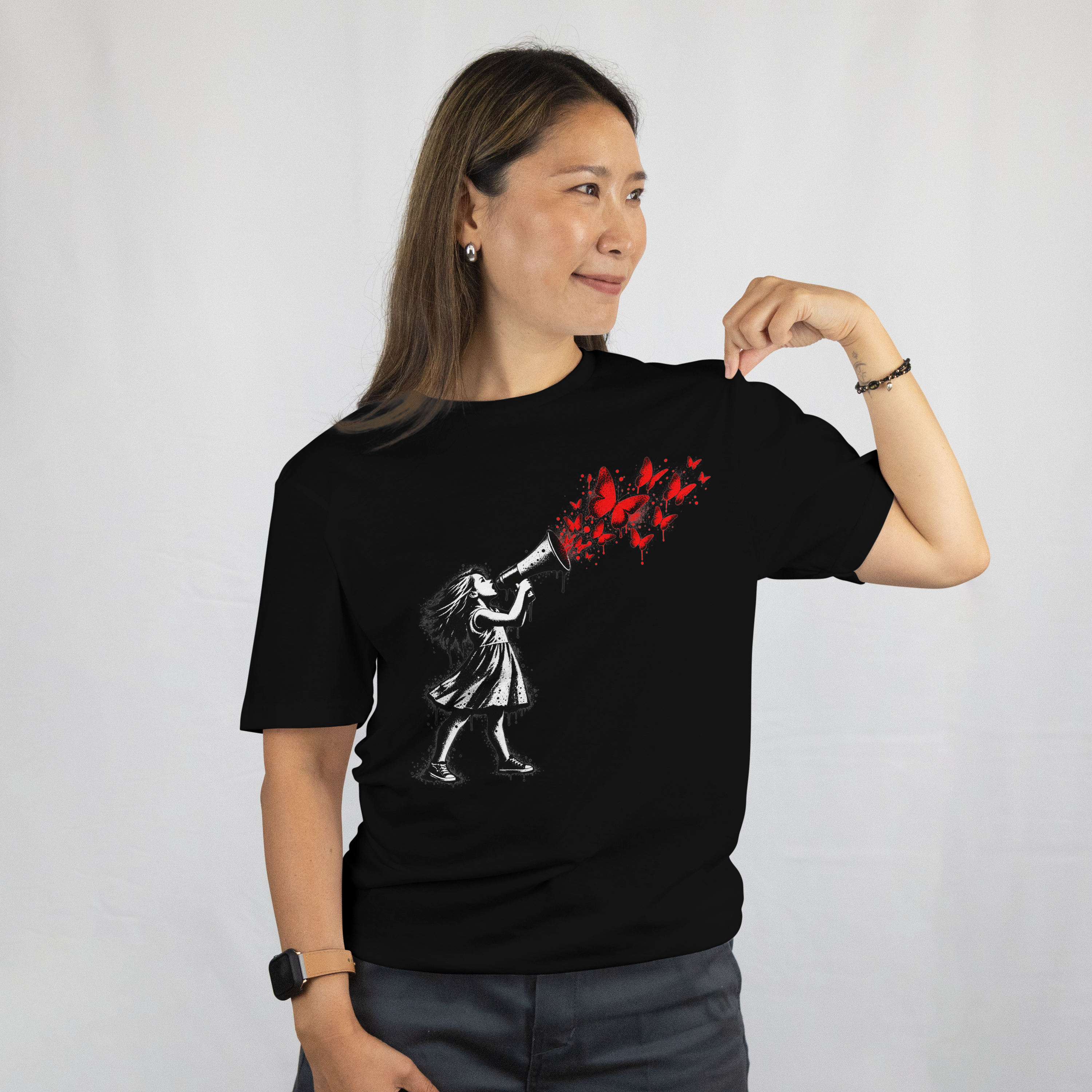 Camiseta Niña y Mariposas negra